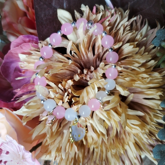 NWT Hello Kitty Pink and White Beaded Bracelet Stretchy Charm Jewelry 18cm - Picture 10 of 10